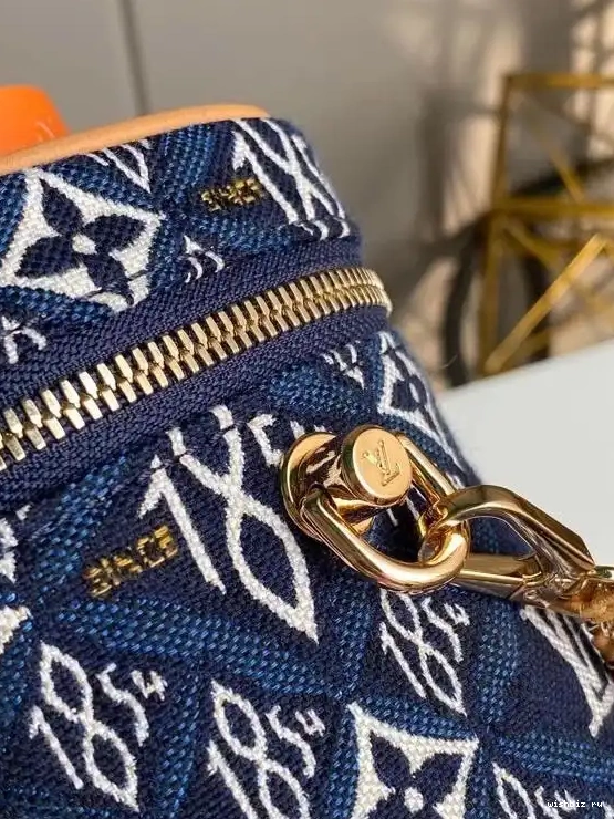 WIS VANITY 1854 LOUIS PM VUITTON SINCE 0630